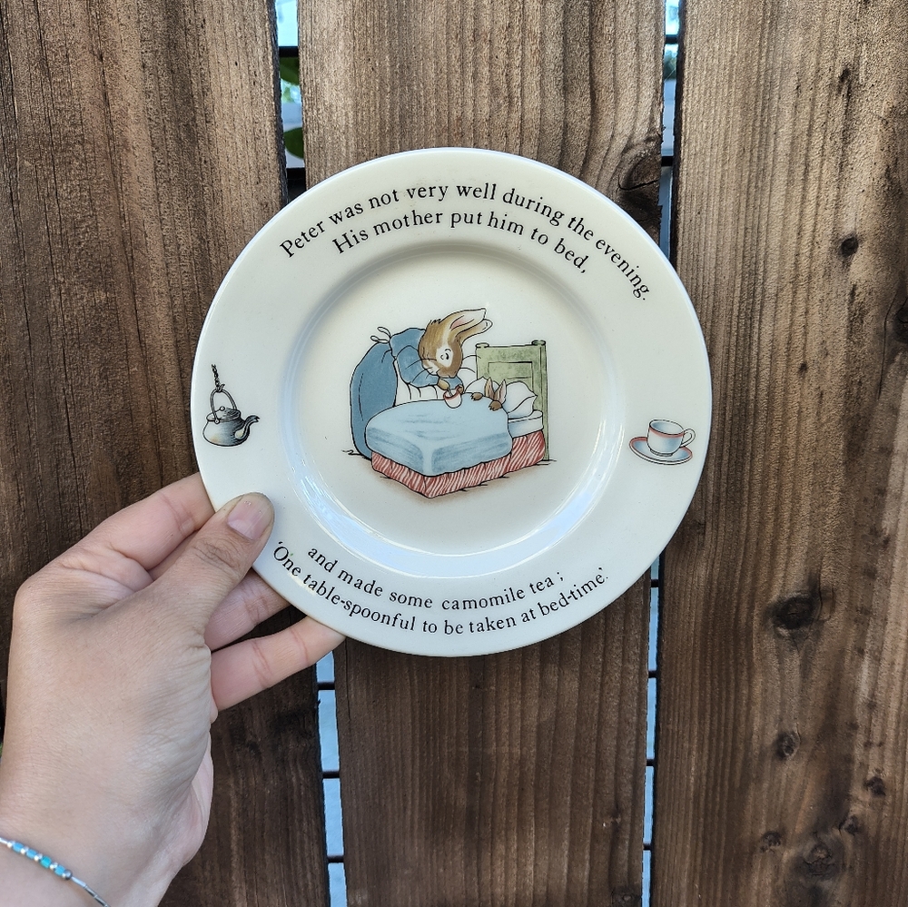 WEDGEWOOD | Children's Story Plate with Peter Rabbit Illustration & Story Text